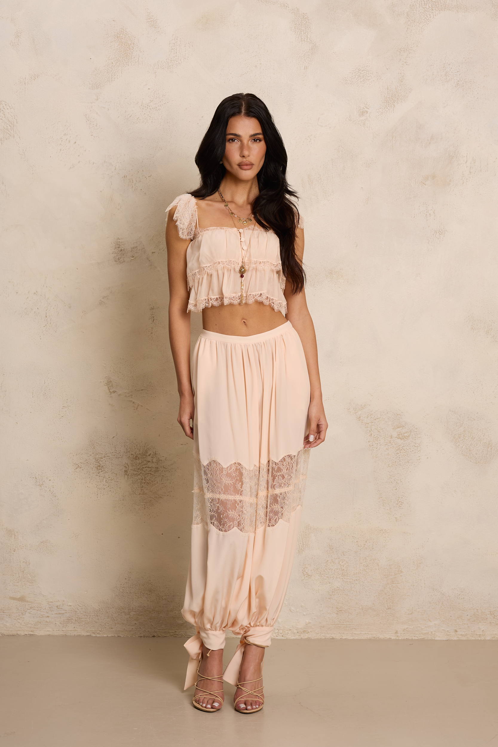 KOMBINEZON Z JEDWABIU I FRANCUSKIEJ KORONKI CHANTELL KOMBINEZON Z JEDWABIU I FRANCUSKIEJ KORONKI CHANTELL