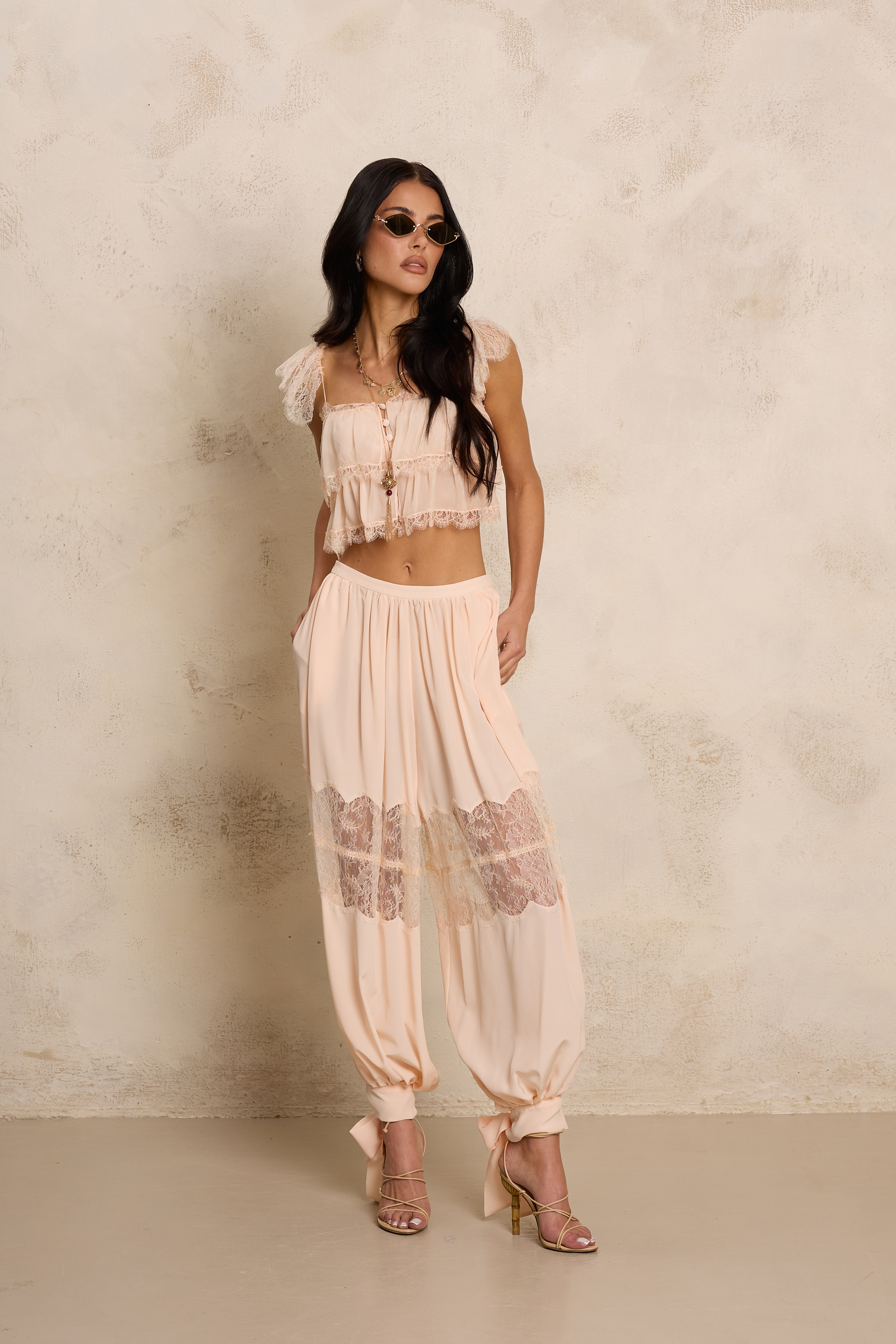 KOMBINEZON Z JEDWABIU I FRANCUSKIEJ KORONKI CHANTELL KOMBINEZON Z JEDWABIU I FRANCUSKIEJ KORONKI CHANTELL