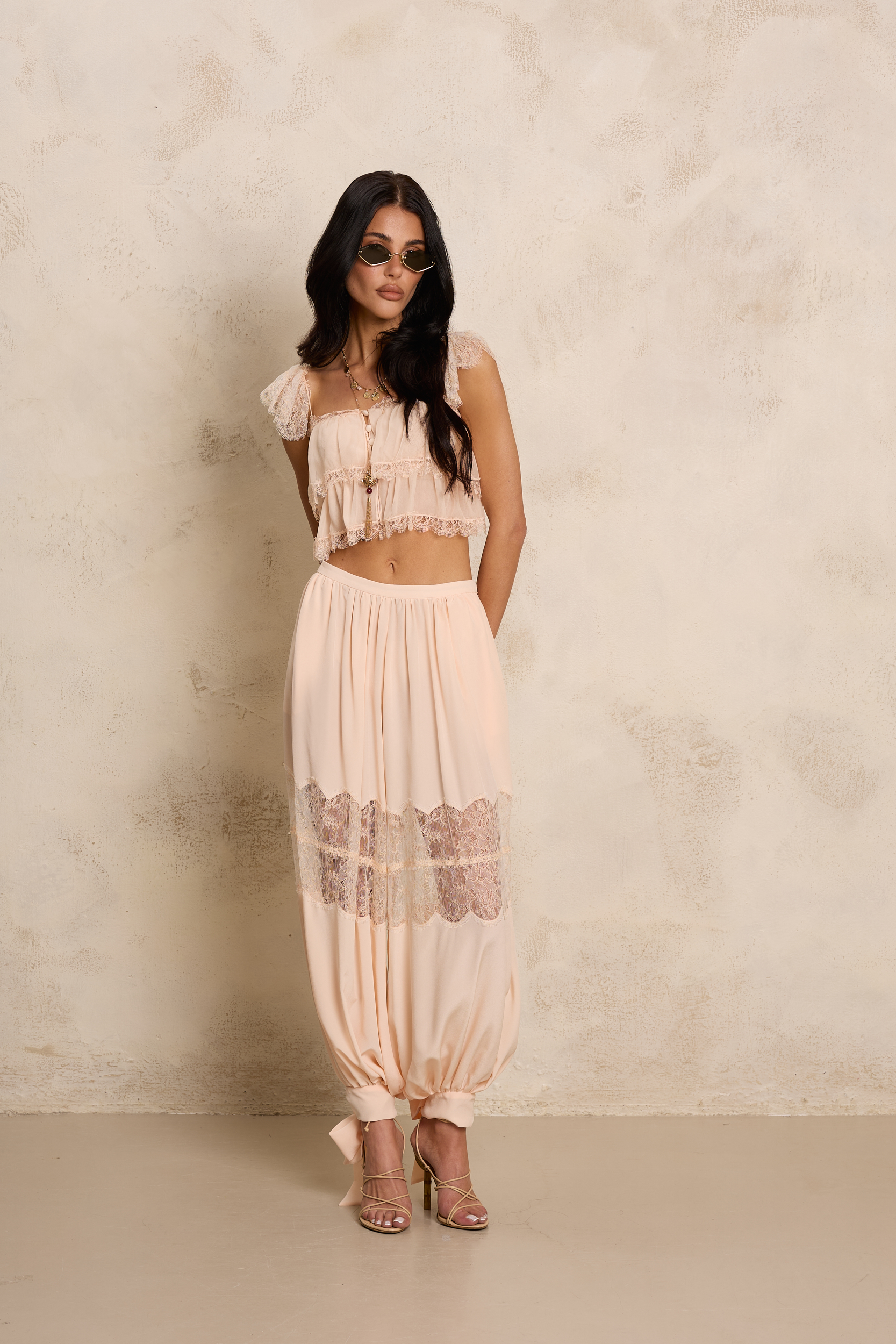 KOMBINEZON Z JEDWABIU I FRANCUSKIEJ KORONKI CHANTELL KOMBINEZON Z JEDWABIU I FRANCUSKIEJ KORONKI CHANTELL