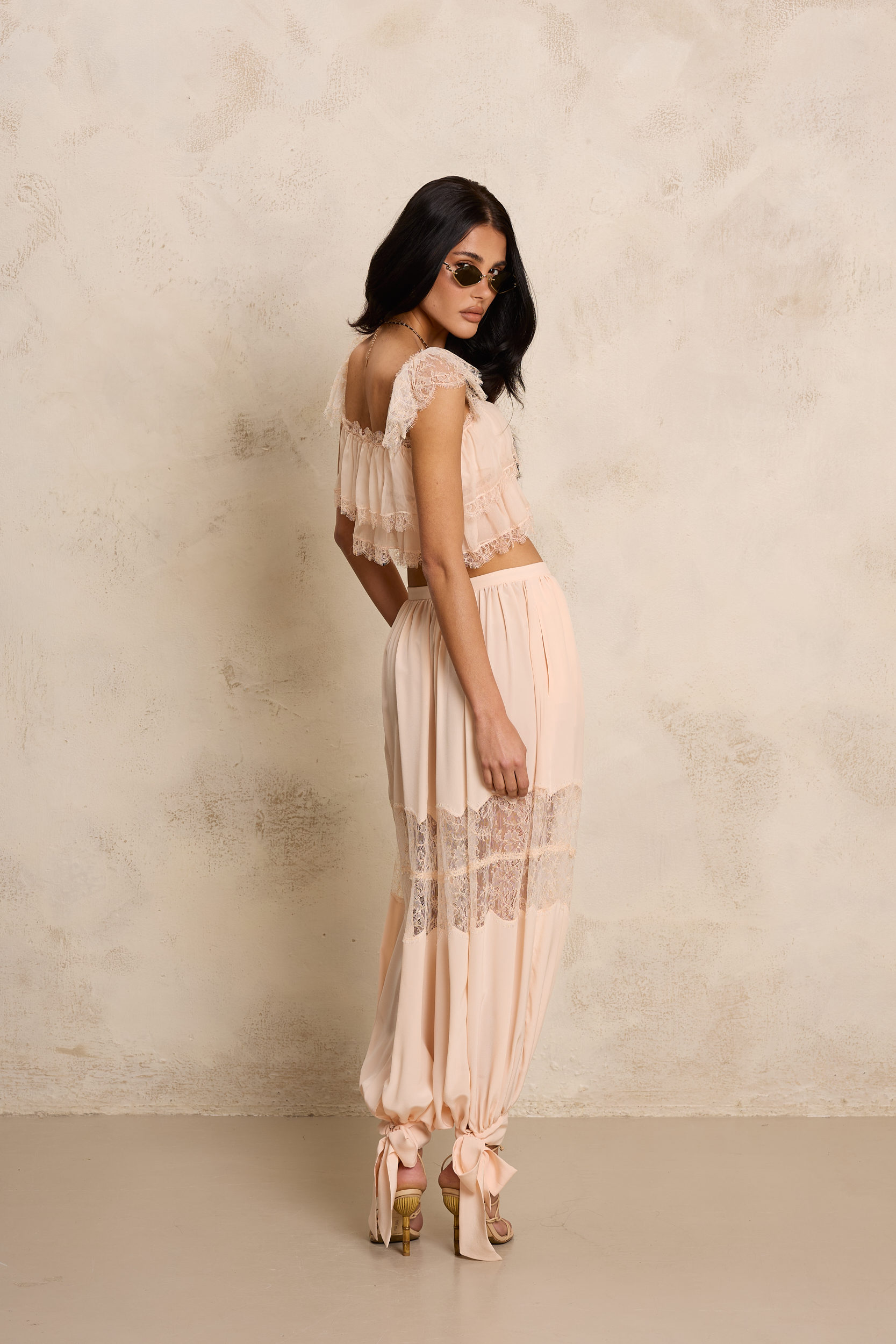 KOMBINEZON Z JEDWABIU I FRANCUSKIEJ KORONKI CHANTELL KOMBINEZON Z JEDWABIU I FRANCUSKIEJ KORONKI CHANTELL